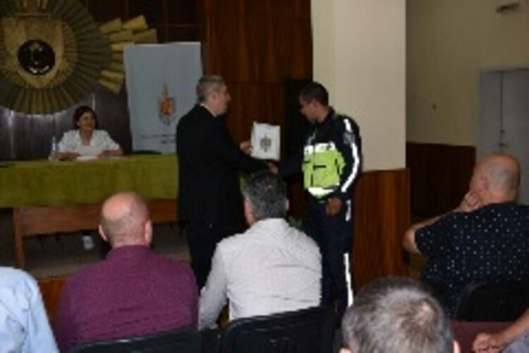 Служители от ОДМВР – Перник наградени по повод професионалния празник на МВР