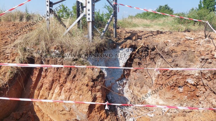 Разкопаха вилна зона „Кенана“ за прокарване на кабел