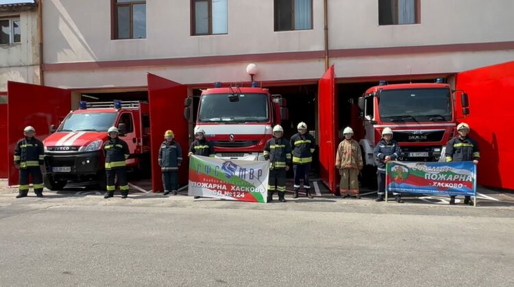 Полицаи и пожарникари от Хасково на протест за по-високи заплати
