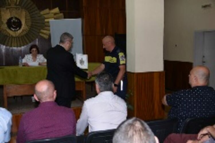 Служители от ОДМВР – Перник наградени по повод професионалния празник на МВР