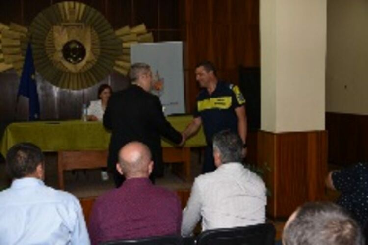 Служители от ОДМВР – Перник наградени по повод професионалния празник на МВР