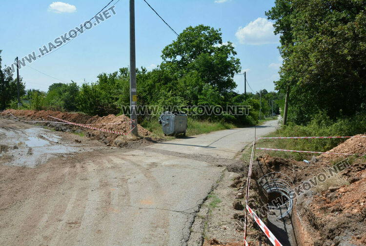 Разкопаха вилна зона „Кенана“ за прокарване на кабел
