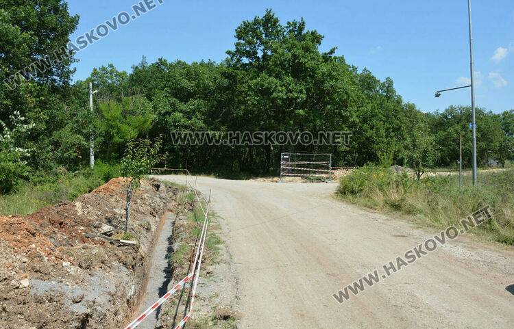 Разкопаха вилна зона „Кенана“ за прокарване на кабел