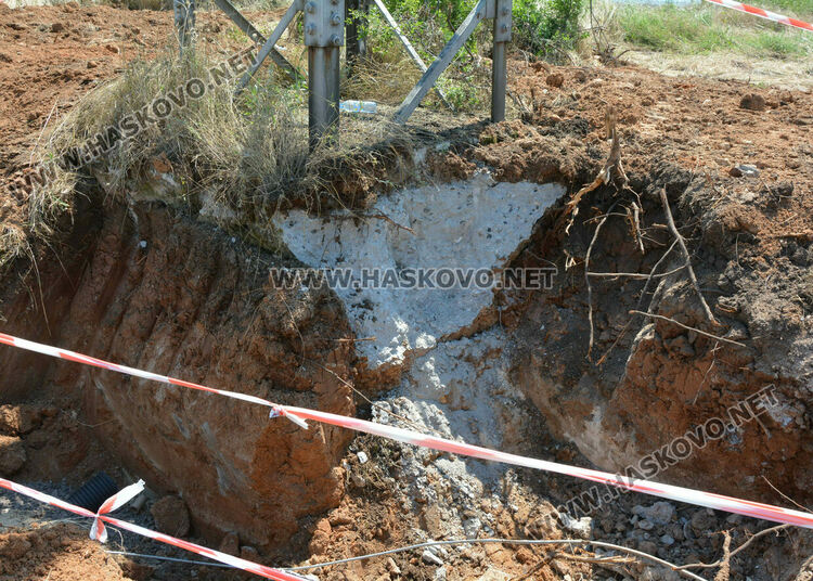 Разкопаха вилна зона „Кенана“ за прокарване на кабел
