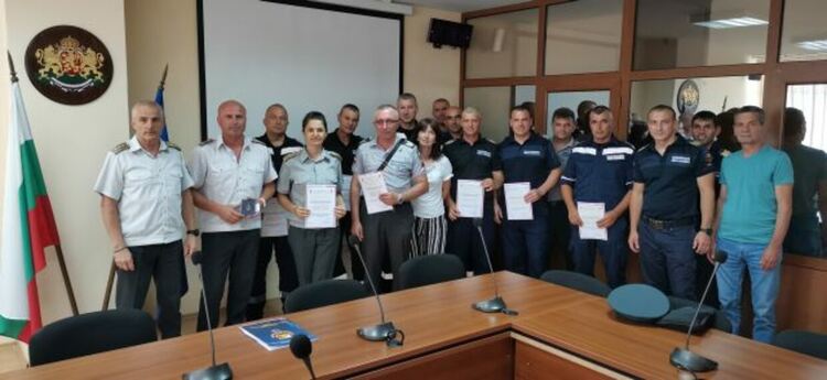 Полицаи, пожарникари и жандармеристи от Кърджали са наградени във връзка с професионалния празник на служителите в МВР