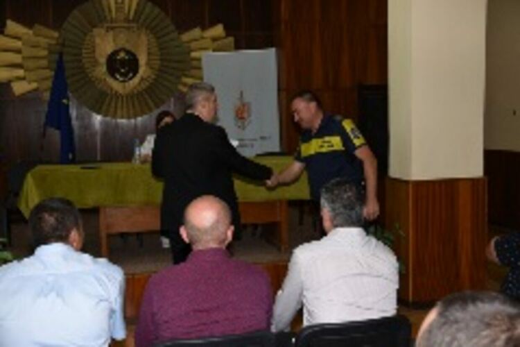 Служители от ОДМВР – Перник наградени по повод професионалния празник на МВР