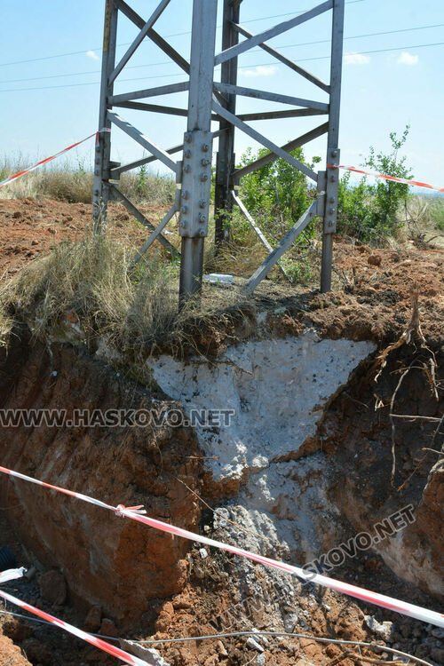 Разкопаха вилна зона „Кенана“ за прокарване на кабел