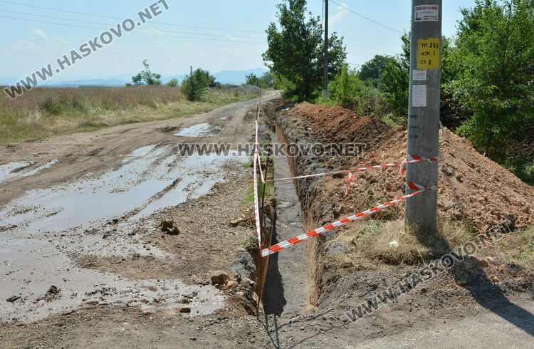 Разкопаха вилна зона „Кенана“ за прокарване на кабел