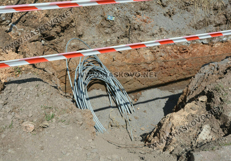 Разкопаха вилна зона „Кенана“ за прокарване на кабел