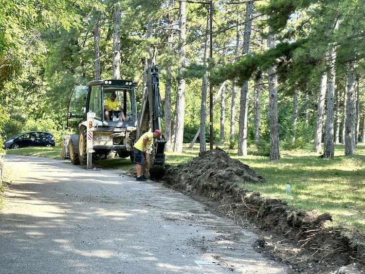 Започна ремонт на алеята около стадион „Хасково“