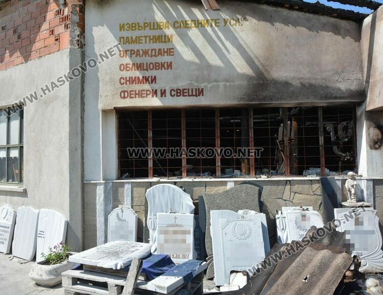 Изгоря ателие за надгробни плочи в Хасково