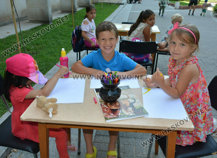 Откриха „Лято в библиотеката“ в Хасково, представиха „Офлайн поредица за деца“