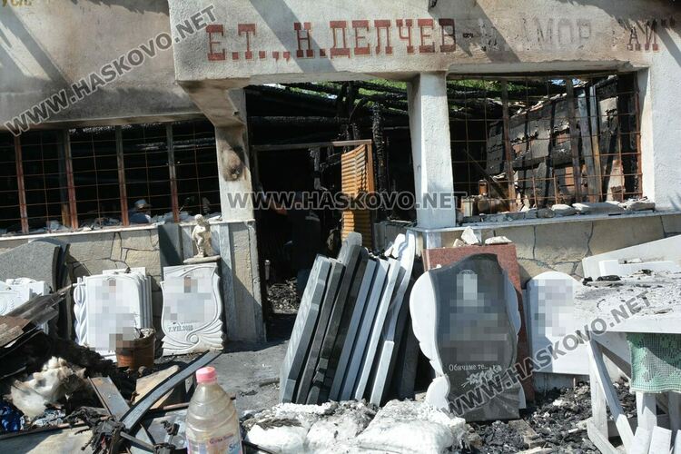Изгоря ателие за надгробни плочи в Хасково