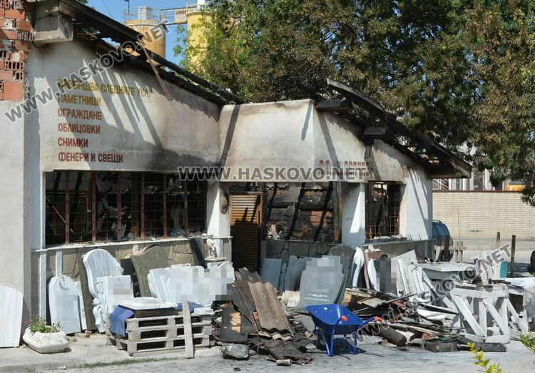 Изгоря ателие за надгробни плочи в Хасково