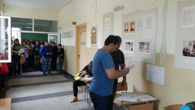 До петък се подават заявления за първо класиране за прием след 7 клас