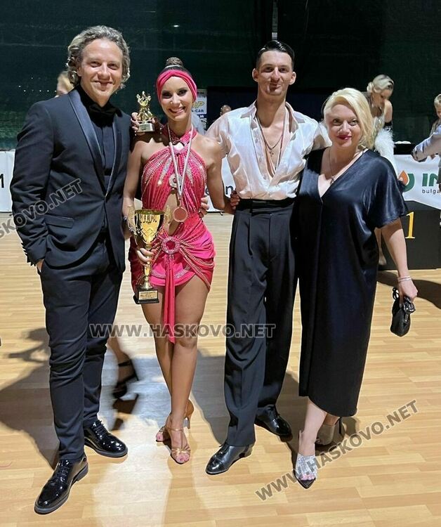 На снимката отляво на дясно: Николай Манолов, Калина Джамбазка, Братан Братанов и Павлина Вълчева