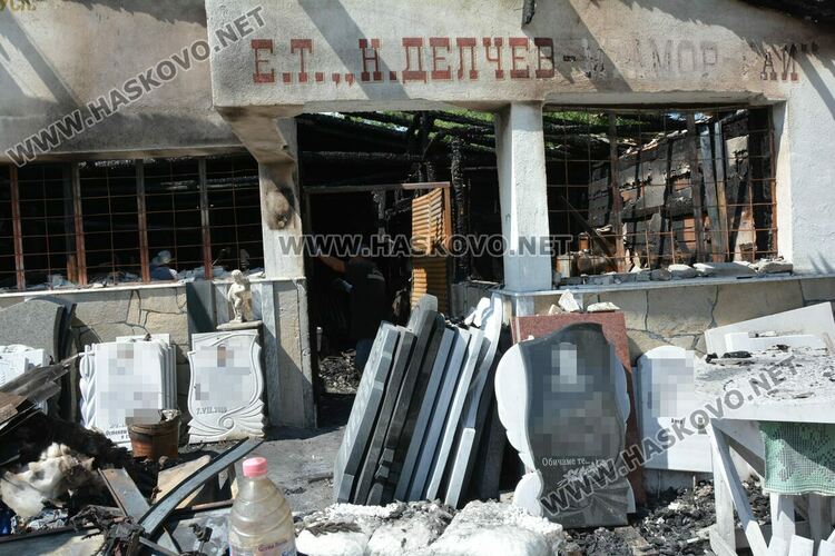 Изгоря ателие за надгробни плочи в Хасково