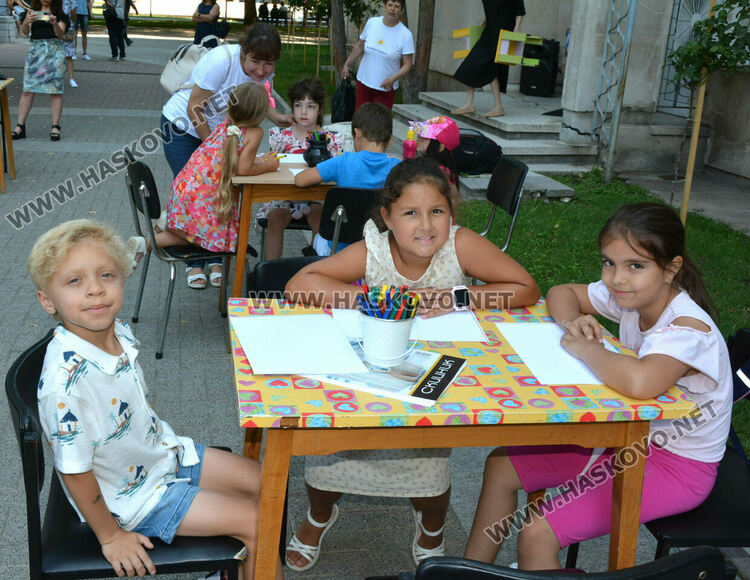 Откриха „Лято в библиотеката“ в Хасково, представиха „Офлайн поредица за деца“