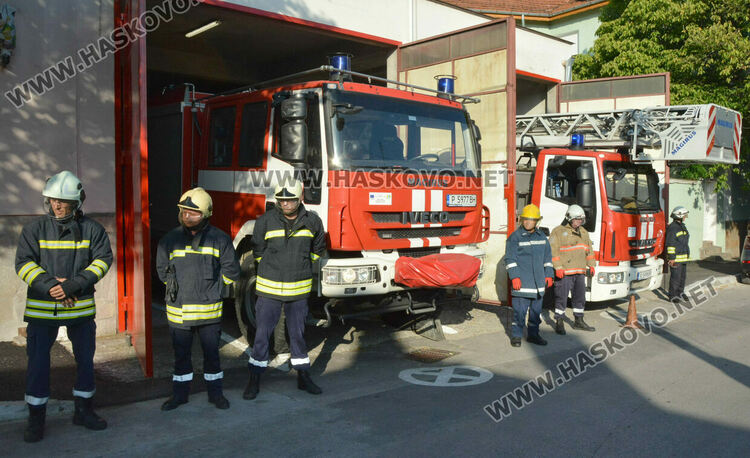 Пожарникари от Хасково излязоха на втори протест