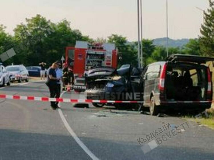 Жестока катастрофа на входа на Момчилград,има жертви  