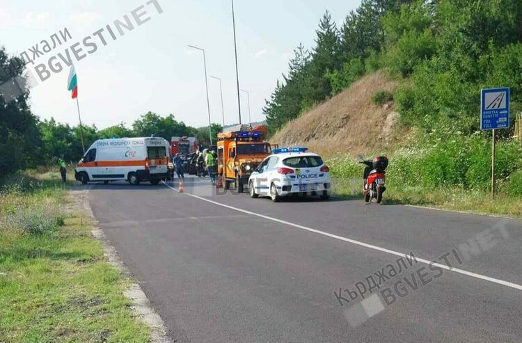 Жестока катастрофа на входа на Момчилград,има жертви  