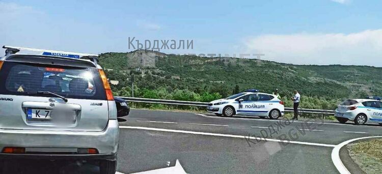  Катастрофа заради неспазено предимство преди минути по пътя за Маказа