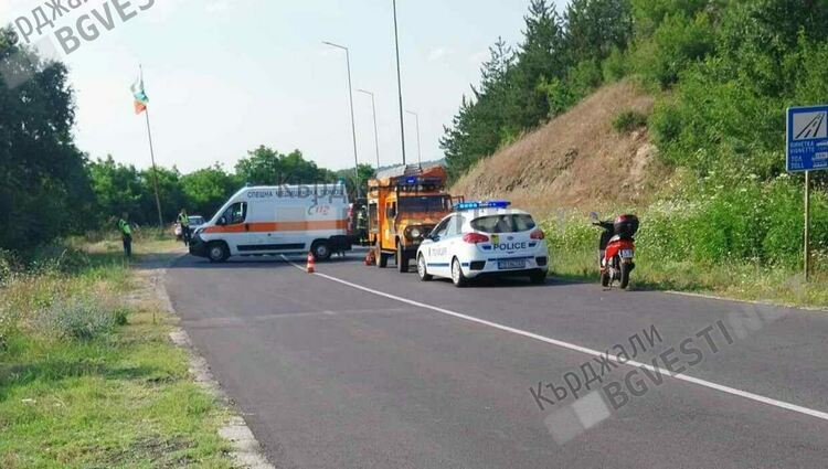 Жестока катастрофа на входа на Момчилград,има жертви  