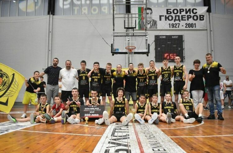 „Миньор 2015“ завърши сезона със златен дубъл при момчетата до 14 години