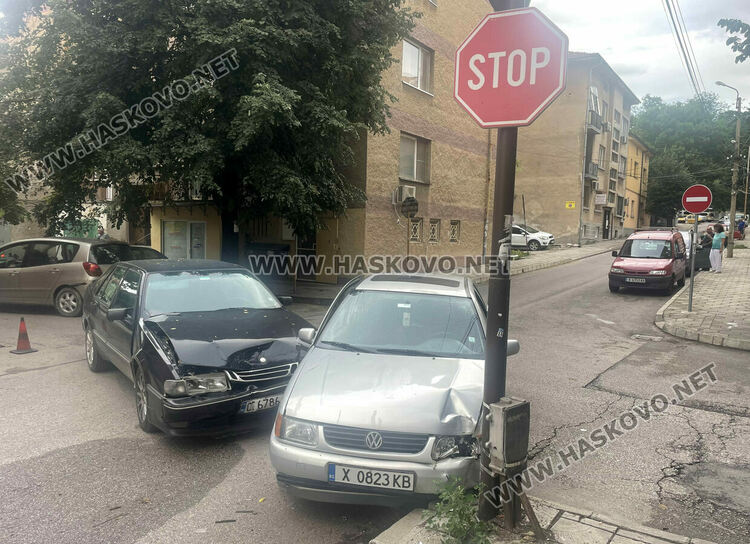 Водач пострада при катастрофа в Хасково