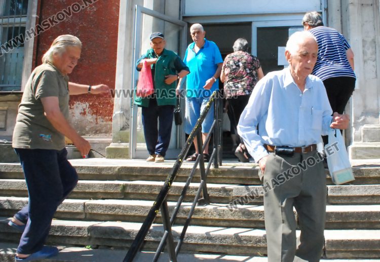 Някои от хасковските пенсионери доволни от увеличението, други искат по 1000-1500 лева 