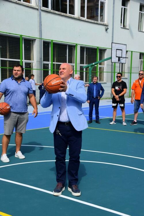 Откриха официално новата спортна площадка в ОУ „Отец Паисий“