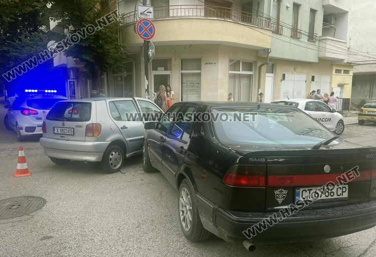 Водач пострада при катастрофа в Хасково