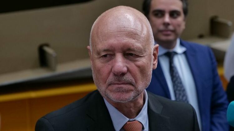 Зеленски е предоставил списък с нужното на украинската армия въоръжение, потвърди министър Тагарев