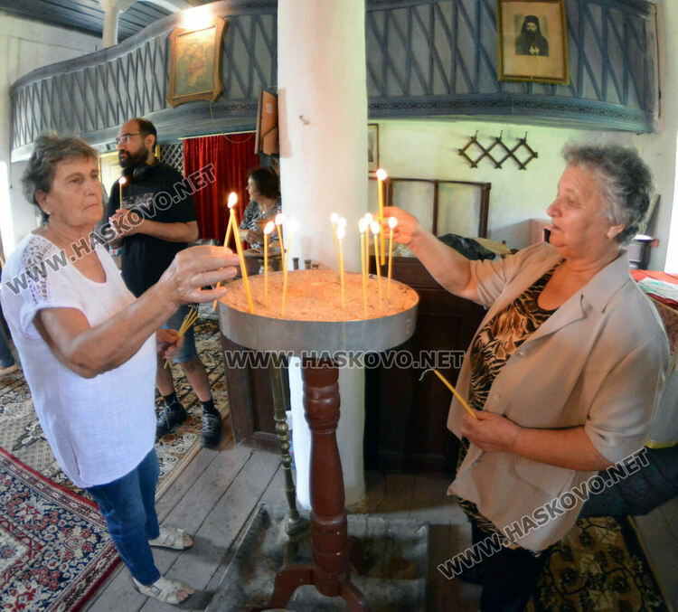 Храмов празник чества църквата „Света Неделя“ в Мандра