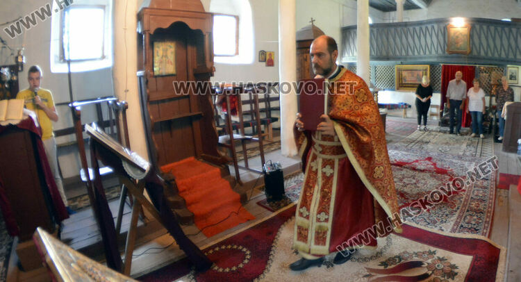 Храмов празник чества църквата „Света Неделя“ в Мандра