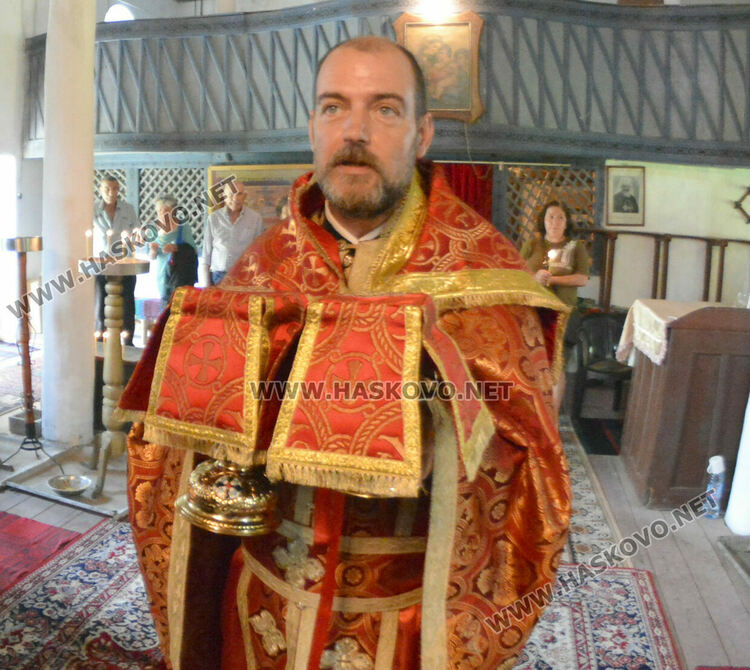 Храмов празник чества църквата „Света Неделя“ в Мандра