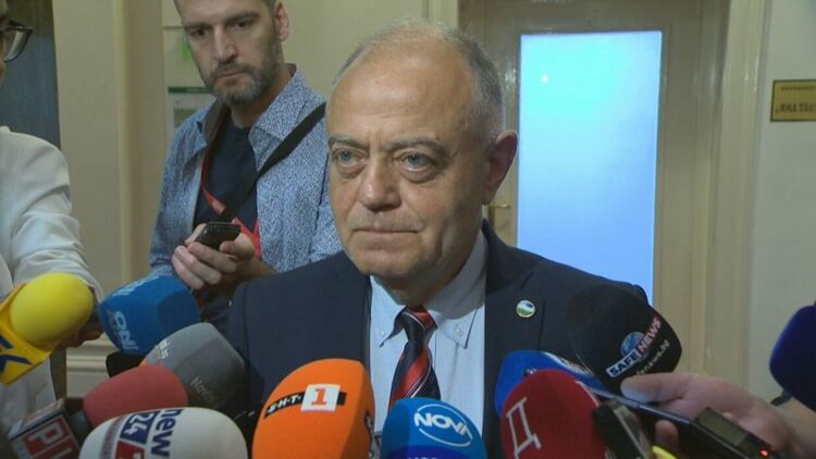 Атанас Атанасов: Президентът Радев се позиционира на страната на Русия