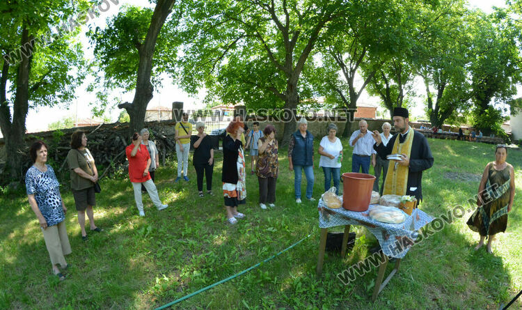 Храмов празник чества църквата „Света Неделя“ в Мандра
