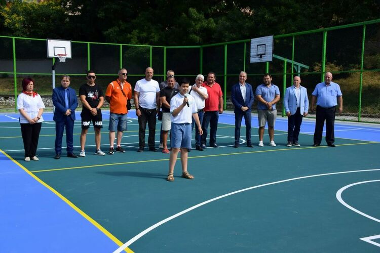 Откриха официално новата спортна площадка в ОУ „Отец Паисий“