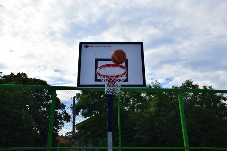 Откриха официално новата спортна площадка в ОУ „Отец Паисий“