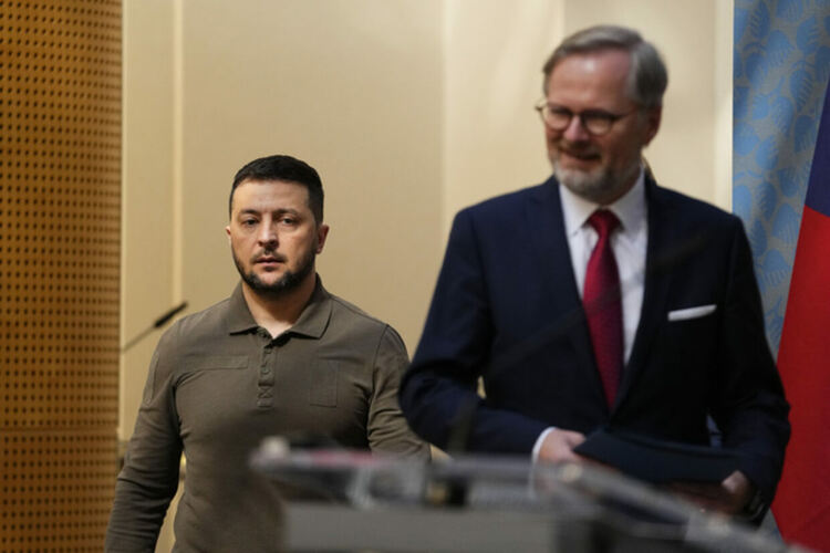 Чехия ще достави на Украйна бойни хеликоптери и друго оборудване, каза премиерът Фиала