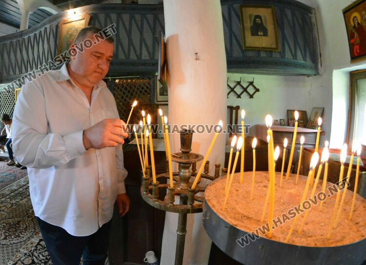 Храмов празник чества църквата „Света Неделя“ в Мандра