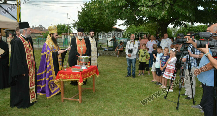 Започна изграждането на нова църква в село Манастир