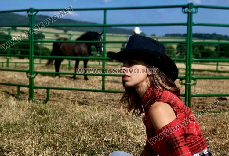 Демонстрираха яздене на коне и конна стрелба с лък