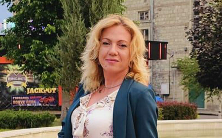 Неслихан Варадлъ