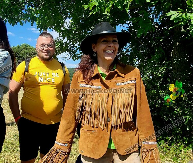 Демонстрираха яздене на коне и конна стрелба с лък