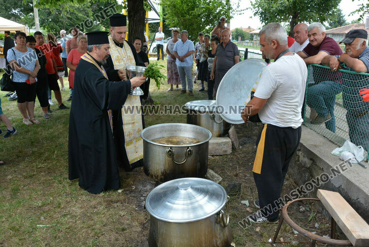 Започна изграждането на нова църква в село Манастир