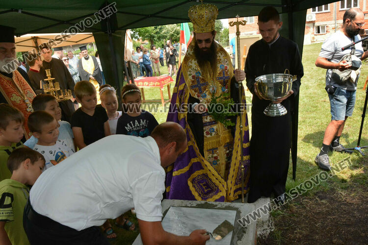 Започна изграждането на нова църква в село Манастир