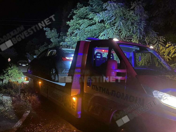 Кола с турска регистрация катастрофира по пътя за Джебел на разклона за Балабаново