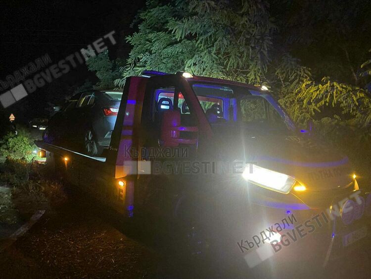 Кола с турска регистрация катастрофира по пътя за Джебел на разклона за Балабаново